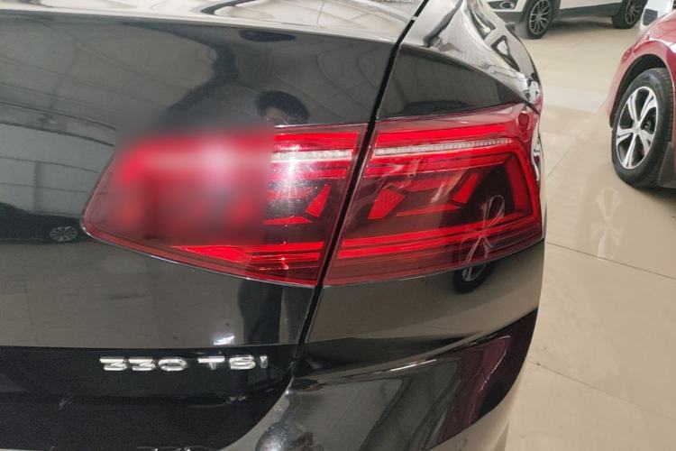 Used Volkswagen Magotan 2020 330TSI DSG Luxury Edition Right Rear Taillight