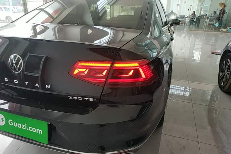 Used Volkswagen Magotan 2020 280TSI DSG Comfort Edition Right Rear Taillight