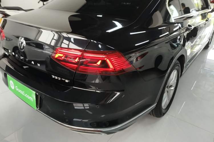Used Volkswagen Magotan 2020 280TSI DSG Comfort Edition Right Rear Taillight