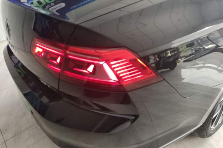 Used Volkswagen Magotan 2020 330TSI DSG Leading Model Right Rear Taillight