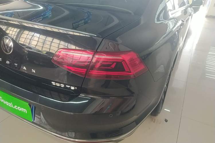 Used Volkswagen Magotan 2020 280TSI DSG Comfort Edition Right Rear Taillight