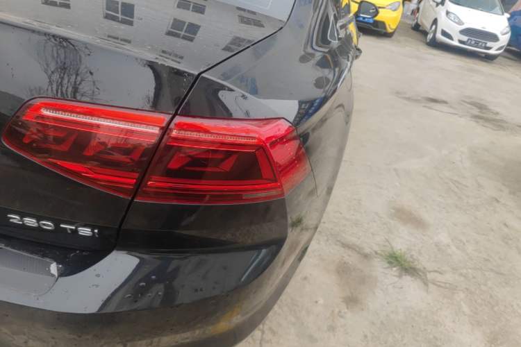 Used Volkswagen Magotan 2020 280TSI DSG Comfort Edition Right Rear Taillight
