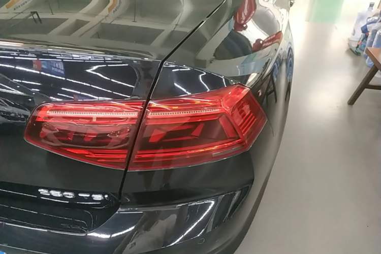 Used Volkswagen Magotan 2020 280TSI DSG Comfort Edition Right Rear Taillight