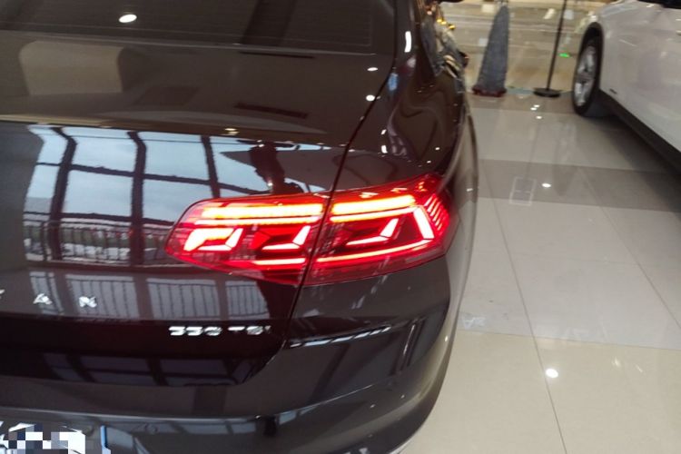 Used Volkswagen Magotan 2020 330TSI DSG Leading Model Right Rear Taillight