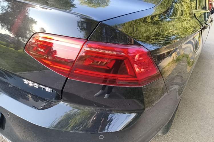 Used Volkswagen Magotan 2020 280TSI DSG Comfort Edition Right Rear Taillight
