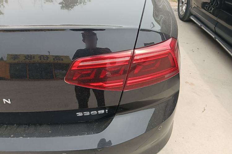 Used Volkswagen Magotan 2020 330TSI DSG Leading Model Right Rear Taillight
