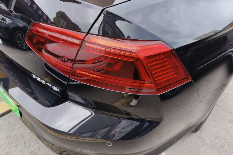 Used Volkswagen Magotan 2020 330TSI DSG Leading Model Right Rear Taillight
