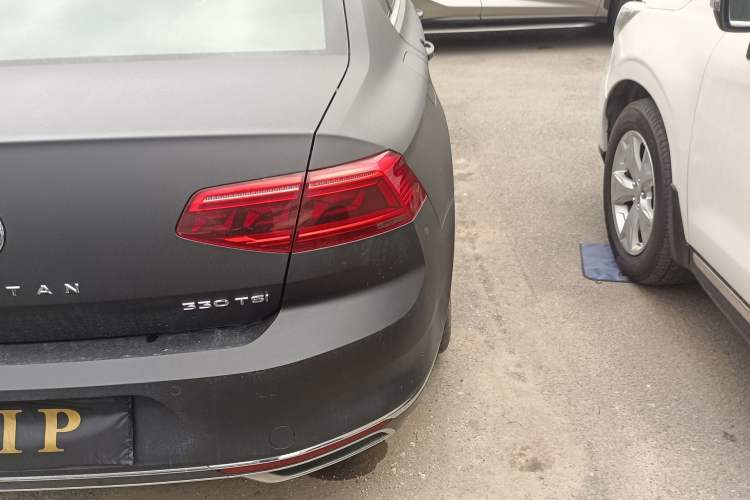 Used Volkswagen Magotan 2020 330TSI DSG Luxury Edition Right Rear Taillight