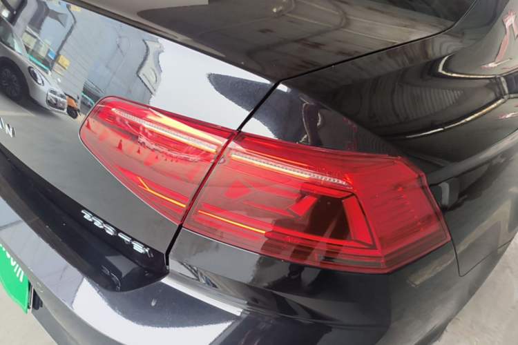 Used Volkswagen Magotan 2020 330TSI DSG Luxury Edition Right Rear Taillight