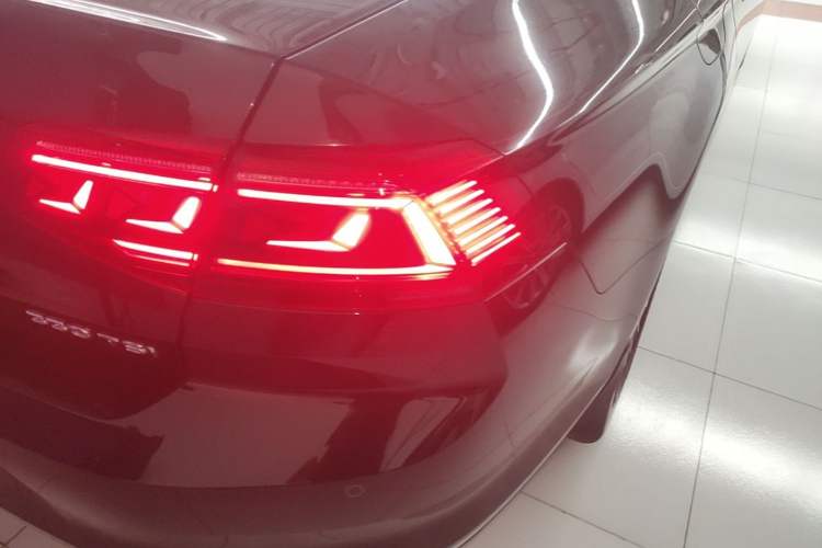 Used Volkswagen Magotan 2020 330TSI DSG Luxury Edition Right Rear Taillight