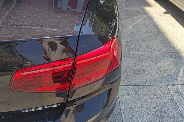Used Volkswagen Magotan 2020 330TSI DSG Leading Model Right Rear Taillight