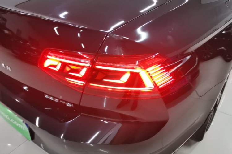 Used Volkswagen Magotan 2020 330TSI DSG Luxury Edition Right Rear Taillight