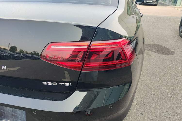 Used Volkswagen Magotan 2020 330TSI DSG Leading Model Right Rear Taillight
