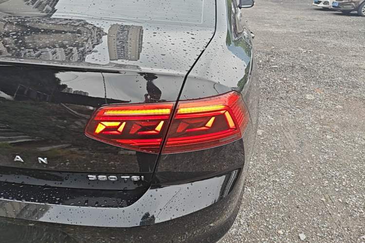 Used Volkswagen Magotan 2020 380TSI DSG Luxury Version Right Rear Taillight
