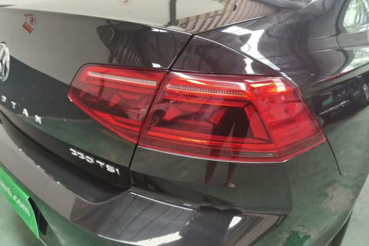 Used Volkswagen Magotan 2020 330TSI DSG Luxury Edition Right Rear Taillight