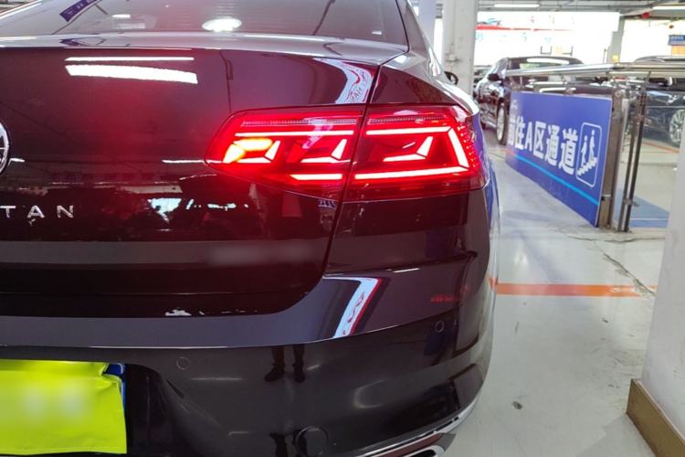 Used Volkswagen Magotan 2020 330TSI DSG Luxury Edition Right Rear Taillight