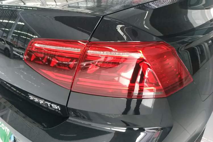 Used Volkswagen Magotan 2020 330TSI DSG Luxury Edition Right Rear Taillight