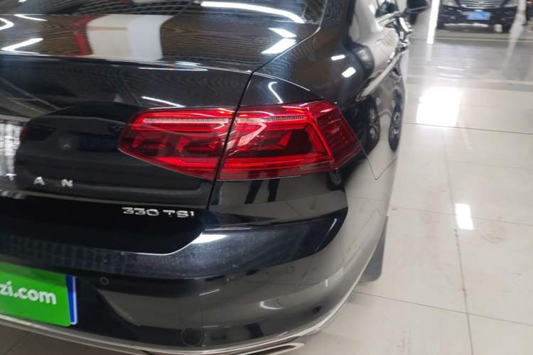Used Volkswagen Magotan 2020 330TSI DSG Luxury Edition Right Rear Taillight