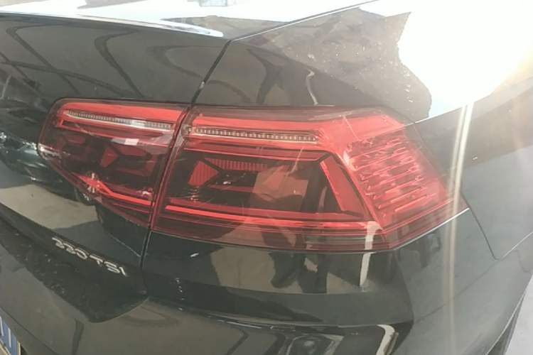Used Volkswagen Magotan 2020 330TSI DSG Leading Model Right Rear Taillight