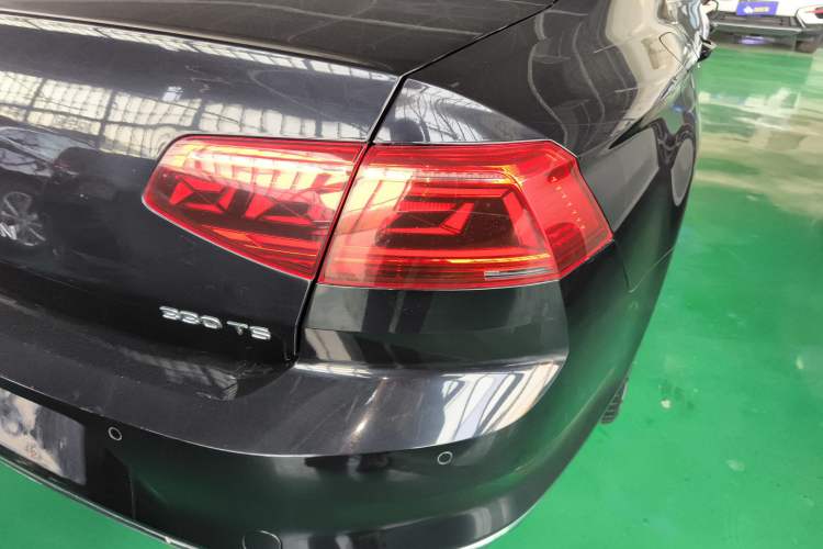 Used Volkswagen Magotan 2020 330TSI DSG Luxury Edition Right Rear Taillight