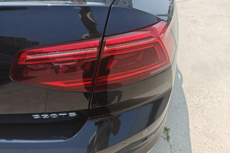 Used Volkswagen Magotan 2020 330TSI DSG Luxury Edition Right Rear Taillight
