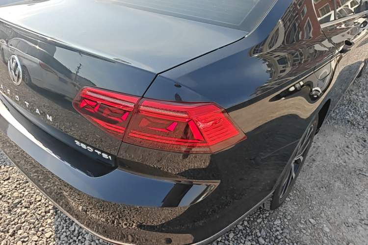 Used Volkswagen Magotan 2020 280TSI DSG Leading Edition Right Rear Taillight