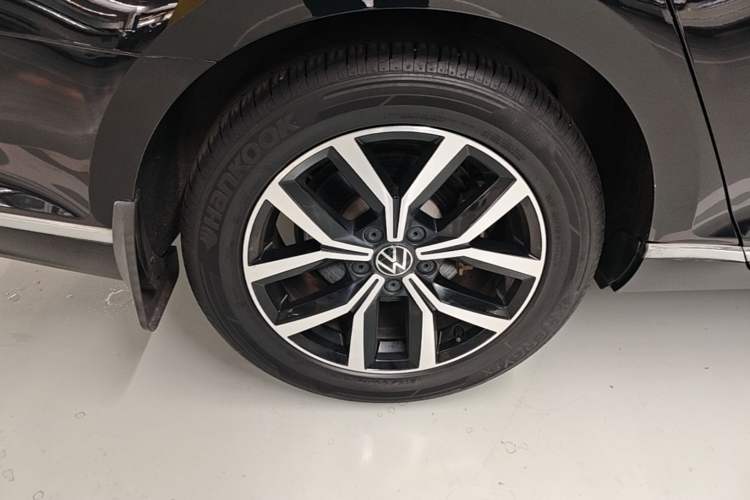 Used Volkswagen Magotan 2020 330TSI DSG Leading Model Right Rear Wheel Hub