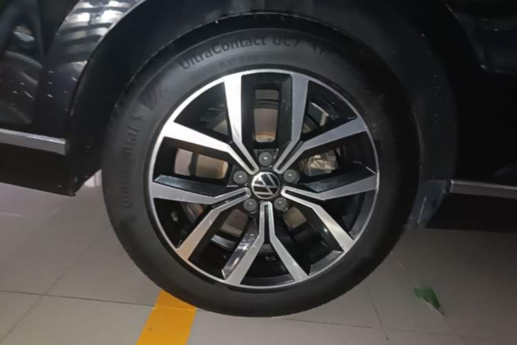 Used Volkswagen Magotan 2020 330TSI DSG Leading Model Right Rear Wheel Hub