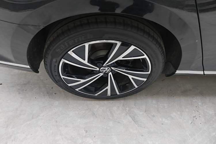 Used Volkswagen Magotan 2020 330TSI DSG Luxury Edition Right Rear Wheel Hub