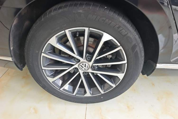 Used Volkswagen Magotan 2020 330TSI DSG Luxury Edition Right Rear Wheel Hub