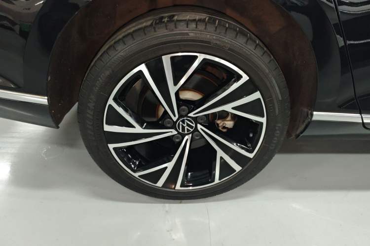 Used Volkswagen Magotan 2020 330TSI DSG Luxury Edition Right Rear Wheel Hub