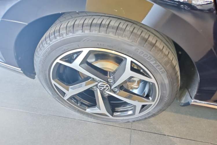 Used Volkswagen Magotan 2020 330TSI DSG Leading Model Right Rear Wheel Hub