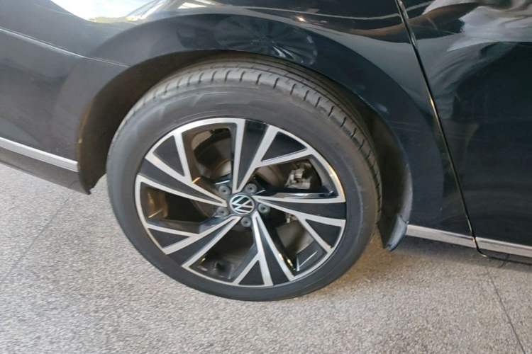 Used Volkswagen Magotan 2020 330TSI DSG Luxury Edition Right Rear Wheel Hub