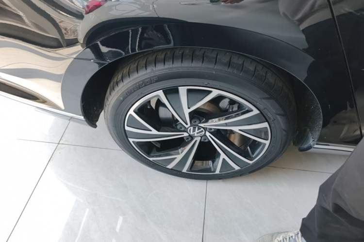 Used Volkswagen Magotan 2020 330TSI DSG Leading Model Right Rear Wheel Hub