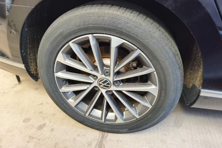 Used Volkswagen Magotan 2020 380TSI DSG Luxury Version Right Rear Wheel Hub