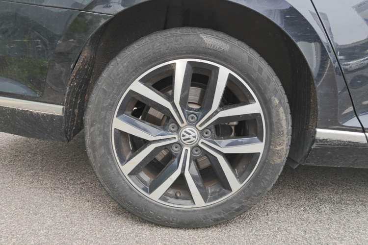 Used Volkswagen Magotan 2020 330TSI DSG Leading Model Right Rear Wheel Hub