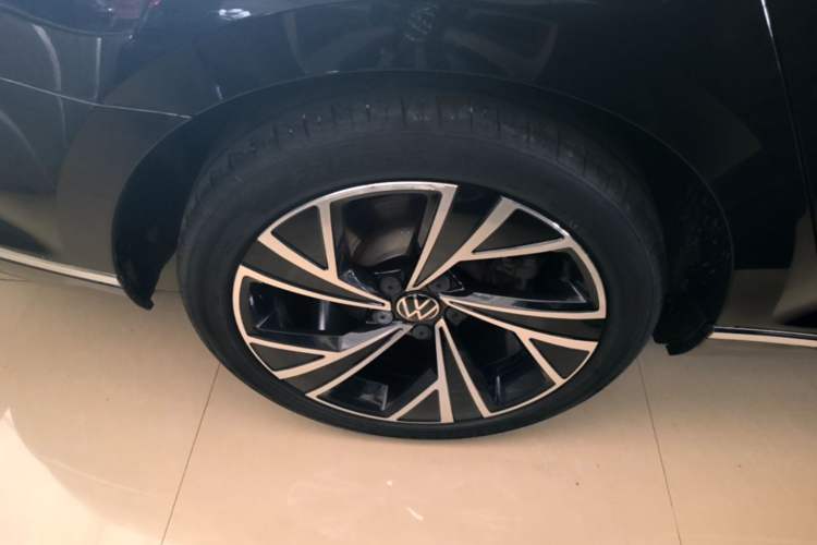 Used Volkswagen Magotan 2020 330TSI DSG Luxury Edition Right Rear Wheel Hub