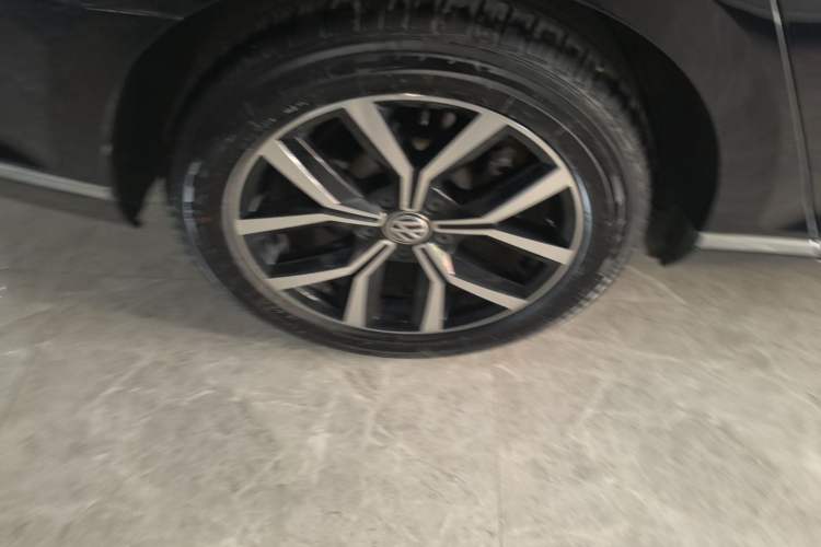 Used Volkswagen Magotan 2020 330TSI DSG Leading Model Right Rear Wheel Hub