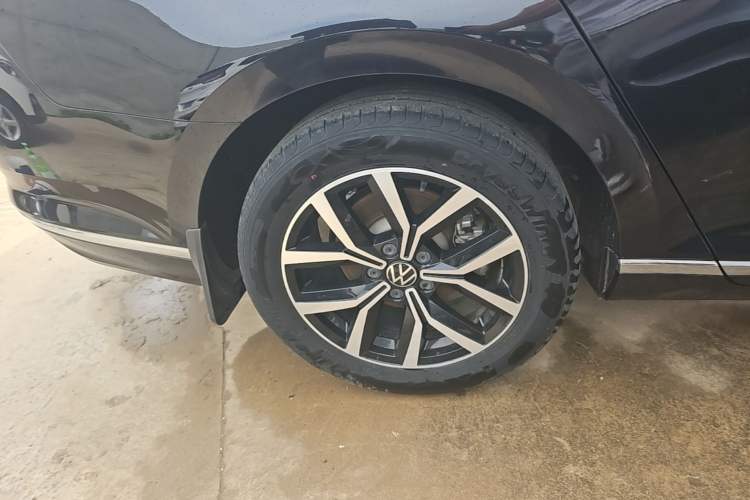 Used Volkswagen Magotan 2020 330TSI DSG Leading Model Right Rear Wheel Hub
