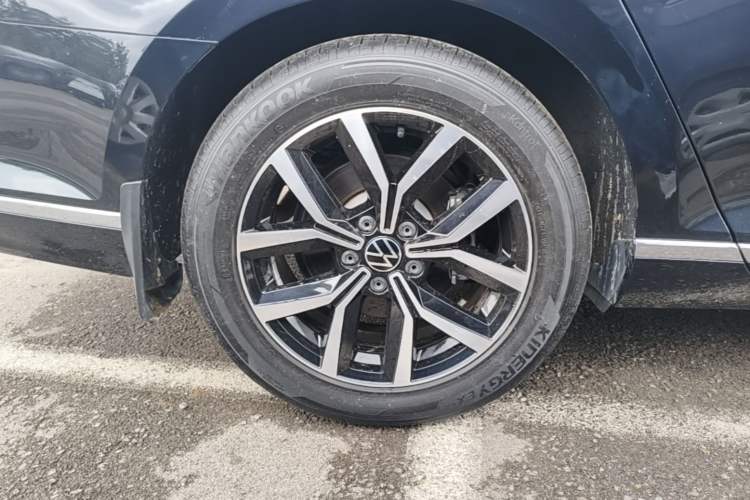Used Volkswagen Magotan 2020 330TSI DSG Leading Model Right Rear Wheel Hub
