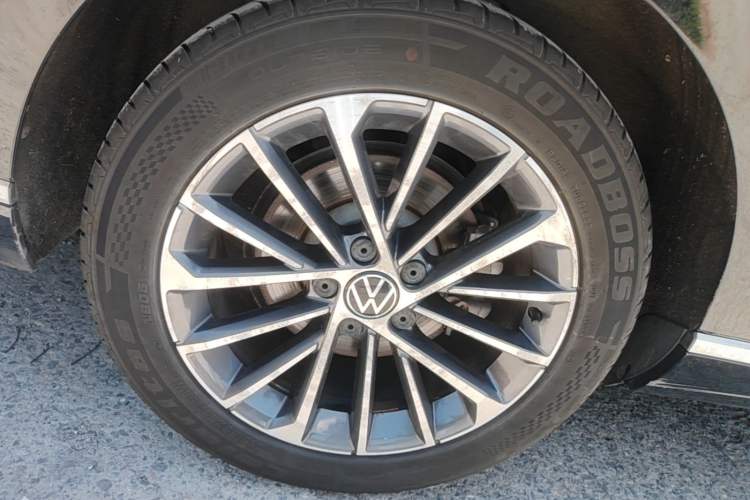 Used Volkswagen Magotan 2020 330TSI DSG Leading Model Right Rear Wheel Hub