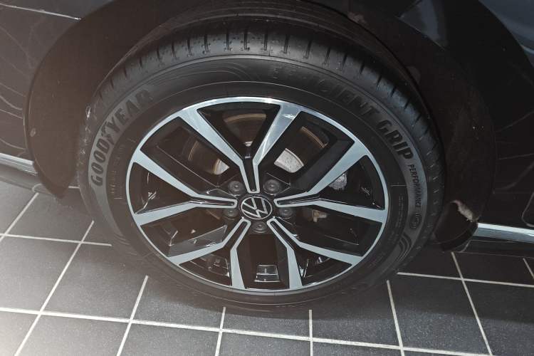 Used Volkswagen Magotan 2020 330TSI DSG Leading Model Right Rear Wheel Hub