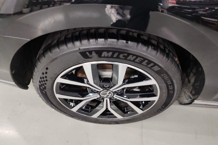 Used Volkswagen Magotan 2020 330TSI DSG Leading Model Right Rear Wheel Hub