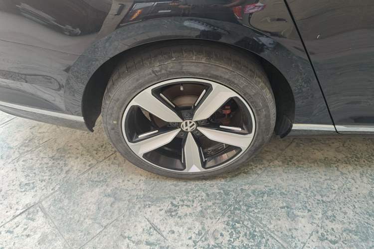Used Volkswagen Magotan 2020 330TSI DSG Luxury Edition Right Rear Wheel Hub