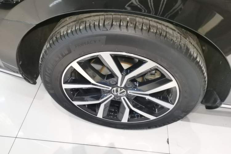 Used Volkswagen Magotan 2020 330TSI DSG Leading Model Right Rear Wheel Hub