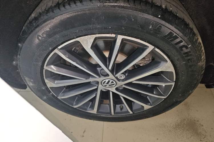 Used Volkswagen Magotan 2020 330TSI DSG Luxury Edition Right Rear Wheel Hub