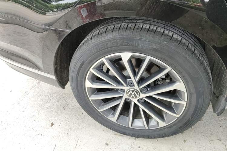 Used Volkswagen Magotan 2020 330TSI DSG Luxury Edition Right Rear Wheel Hub