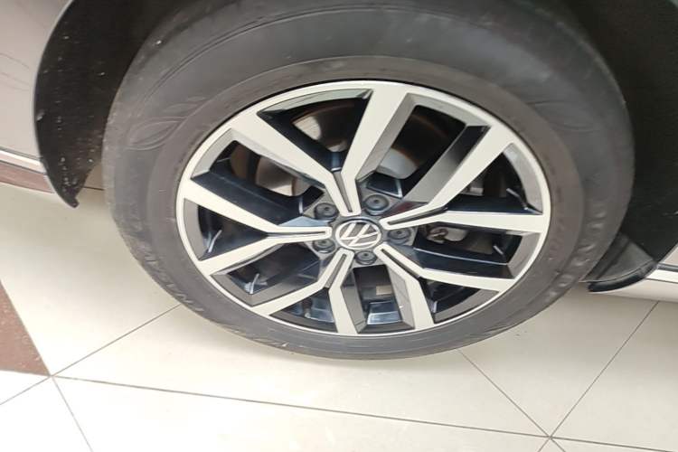 Used Volkswagen Magotan 2020 330TSI DSG Leading Model Right Rear Wheel Hub