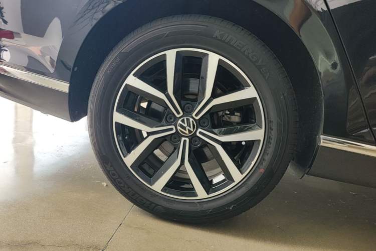 Used Volkswagen Magotan 2020 330TSI DSG Leading Model Right Rear Wheel Hub