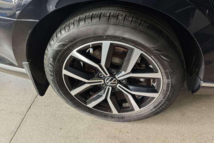 Used Volkswagen Magotan 2020 280TSI DSG Leading Edition Right Rear Wheel Hub